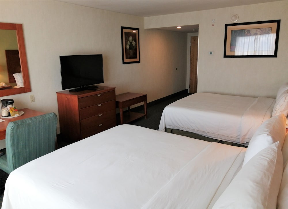 Standard Room, 2 Queen Beds - Photo 5