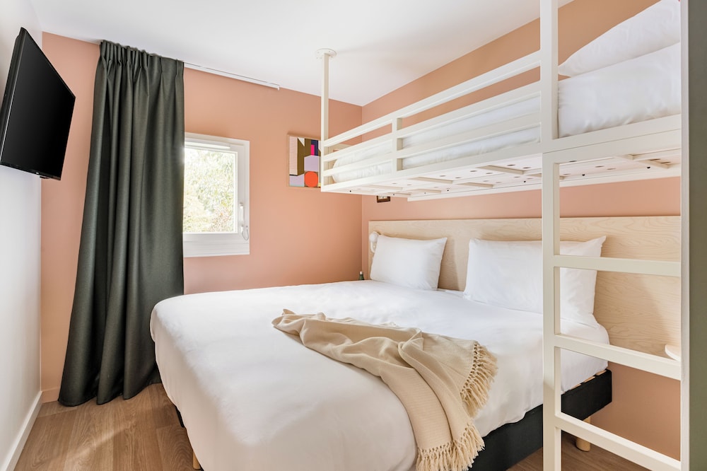 Triple Room, Multiple Beds (Pop) photo 1
