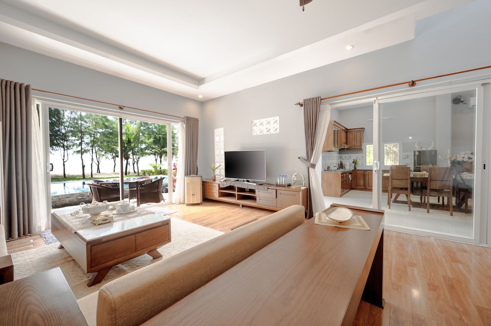 Family Villa, 2 Bedrooms, Pool View - Photo 7
