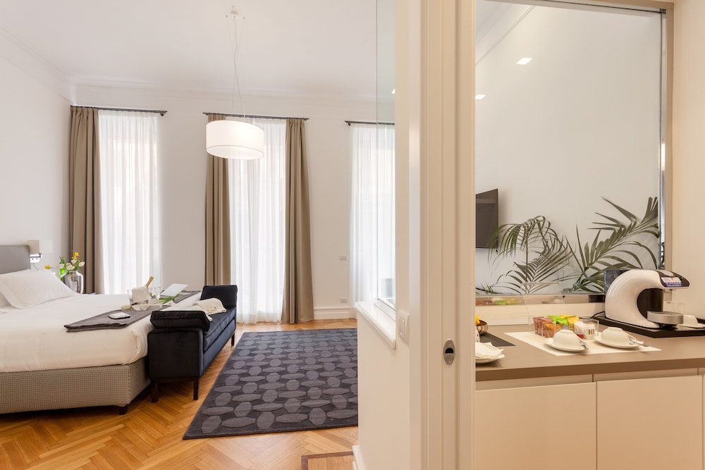 Deluxe Suite, 1 Bedroom, Balcony photo 3