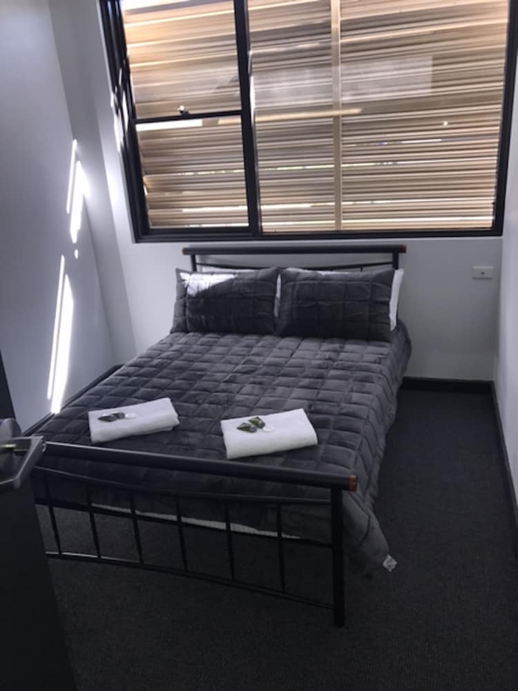 Triple Room, Ensuite photo 2