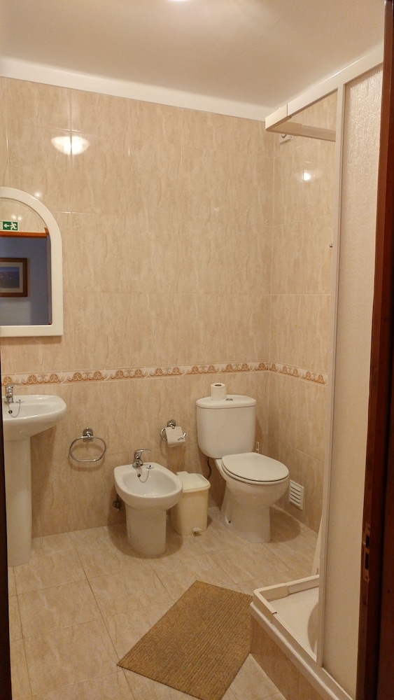 Twin Room, Shared Bathroom photo 2