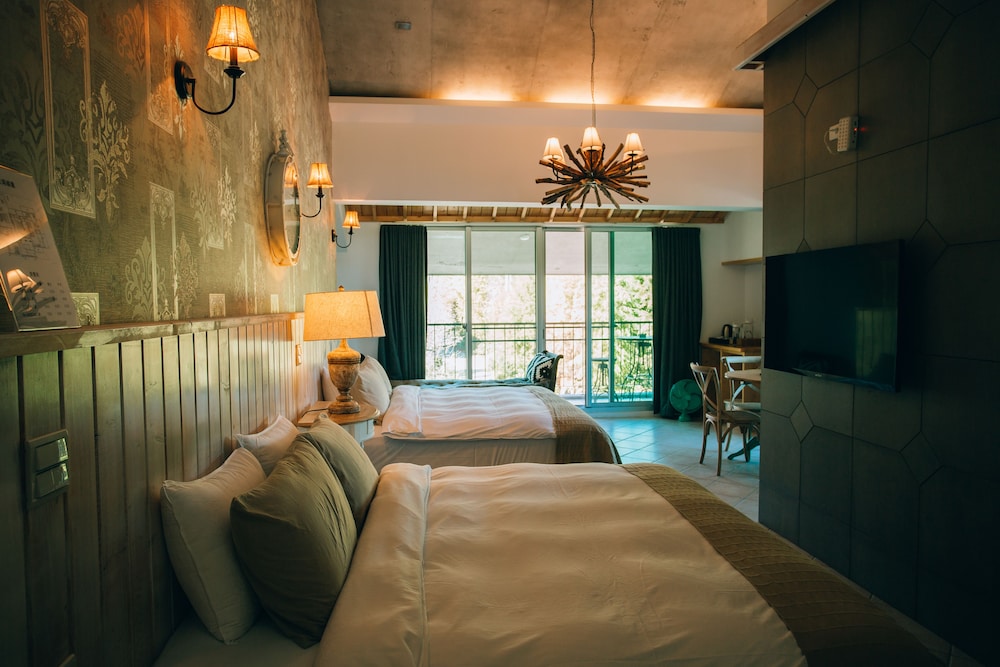 Gallery Quadruple Room, 2 Queen Beds, Balcony photo 2