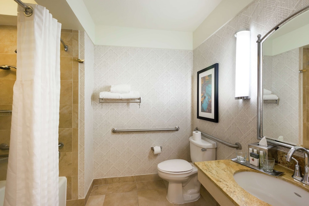 Suite, 2 Queen Beds, Mobility Accessible, Refrigerator & Microwave - Photo 9