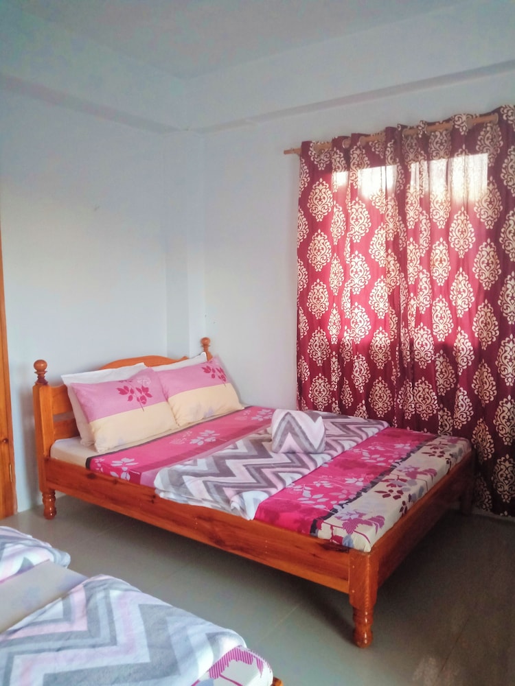 Classic Quadruple Room, Balcony, Mountain View photo 2