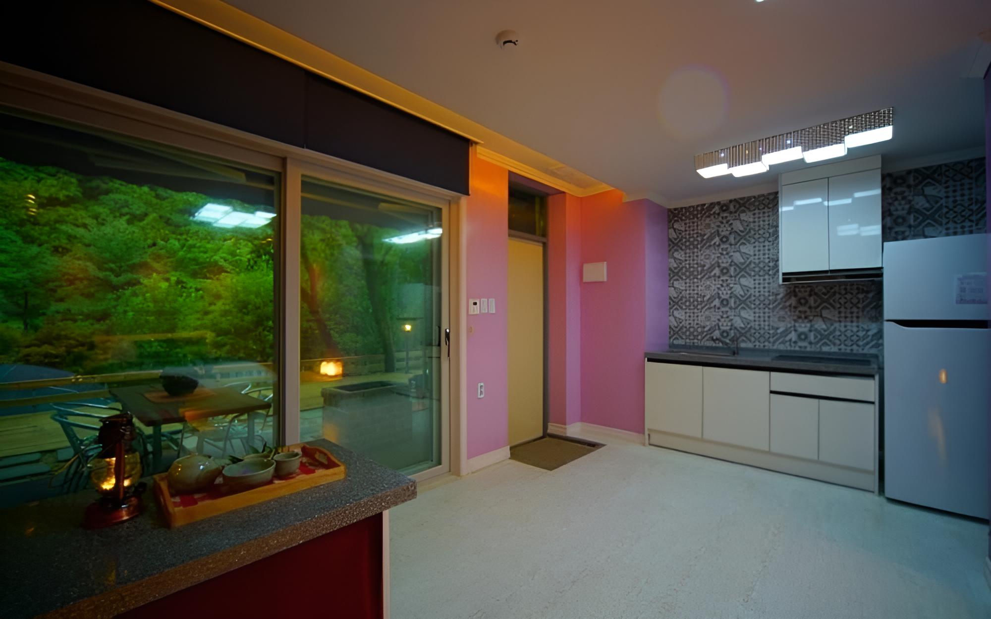 Room (B wing 102) photo 1
