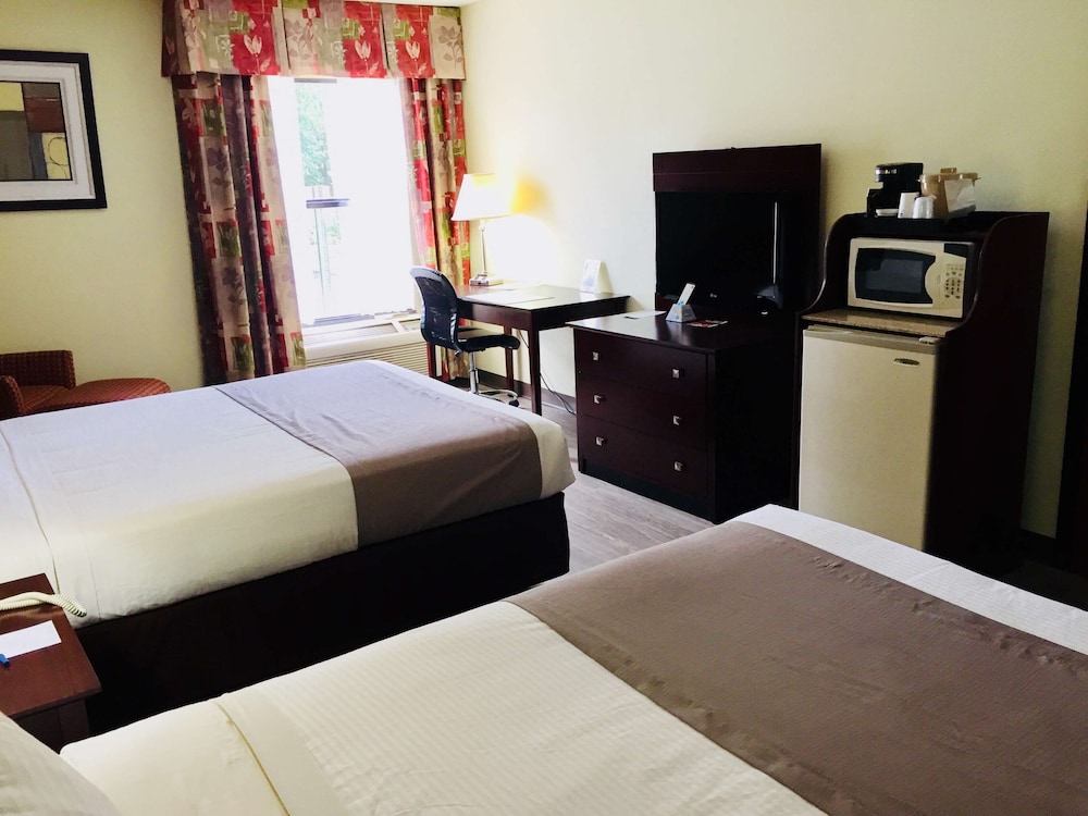 Standard Room, 2 Queen Beds, Non Smoking, Microwave - Photo 5