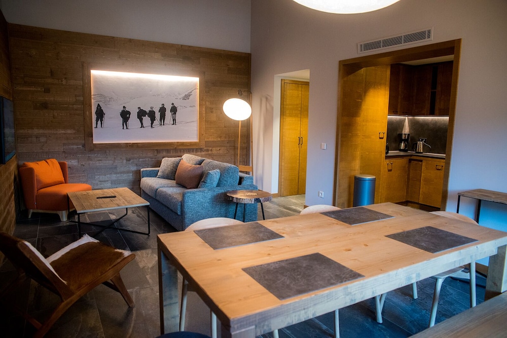 Deluxe Suite - Photo 5