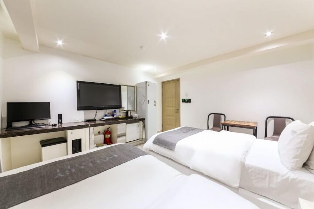 Twin Room - Photo 4
