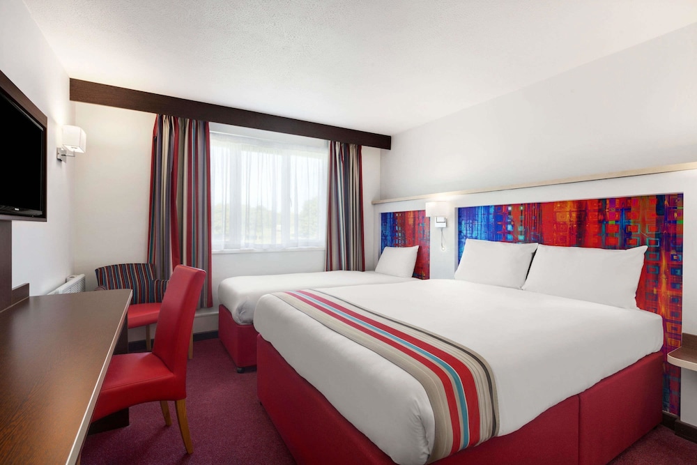 Room, Multiple Beds, Non Smoking - Photo 4