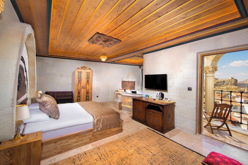 Honeymoon Room, Terrace, City View - Photo 12