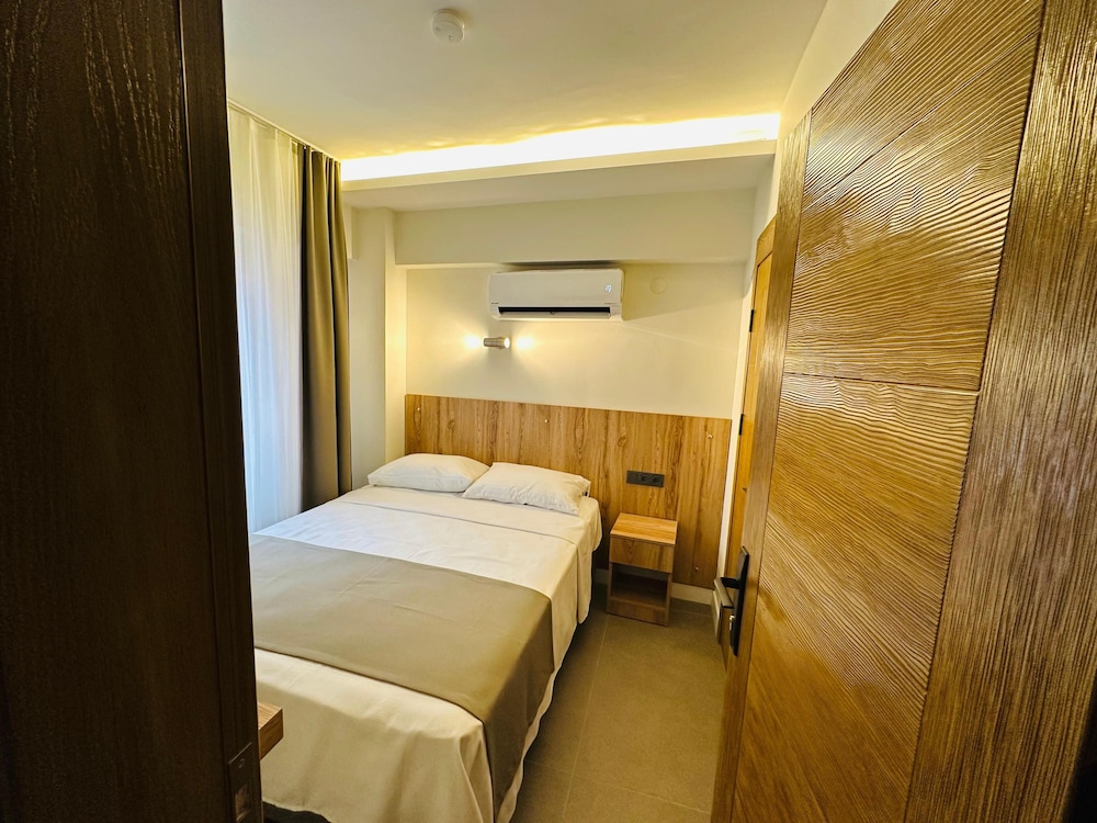 Economy Double Room, City View photo 3