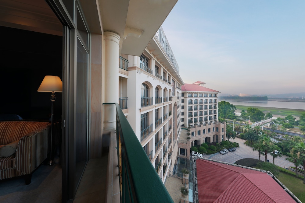 Deluxe Twin Room, River View photo 3