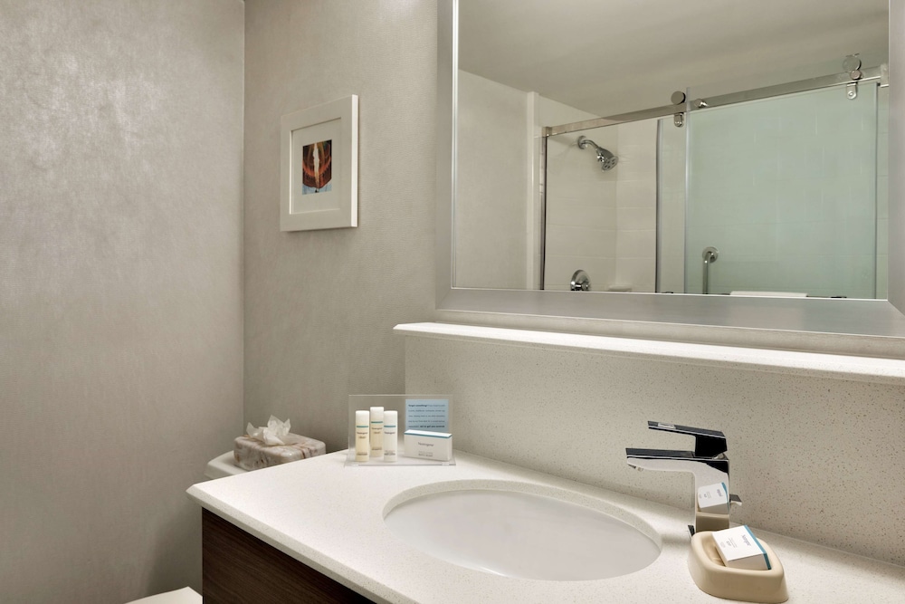Room, 1 King Bed With Sofa Bed, Non Smoking (Shower Only) - Photo 4