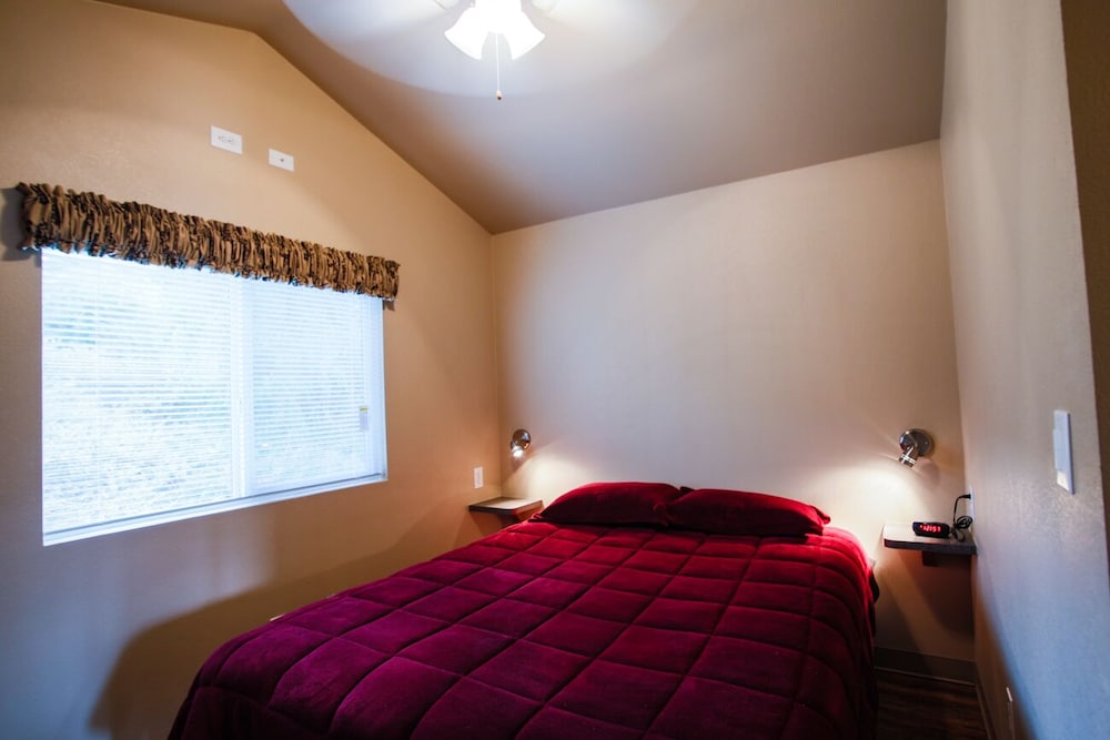 Cabin, 1 Bedroom, Kitchenette (No Pets, Linens not included) photo 1