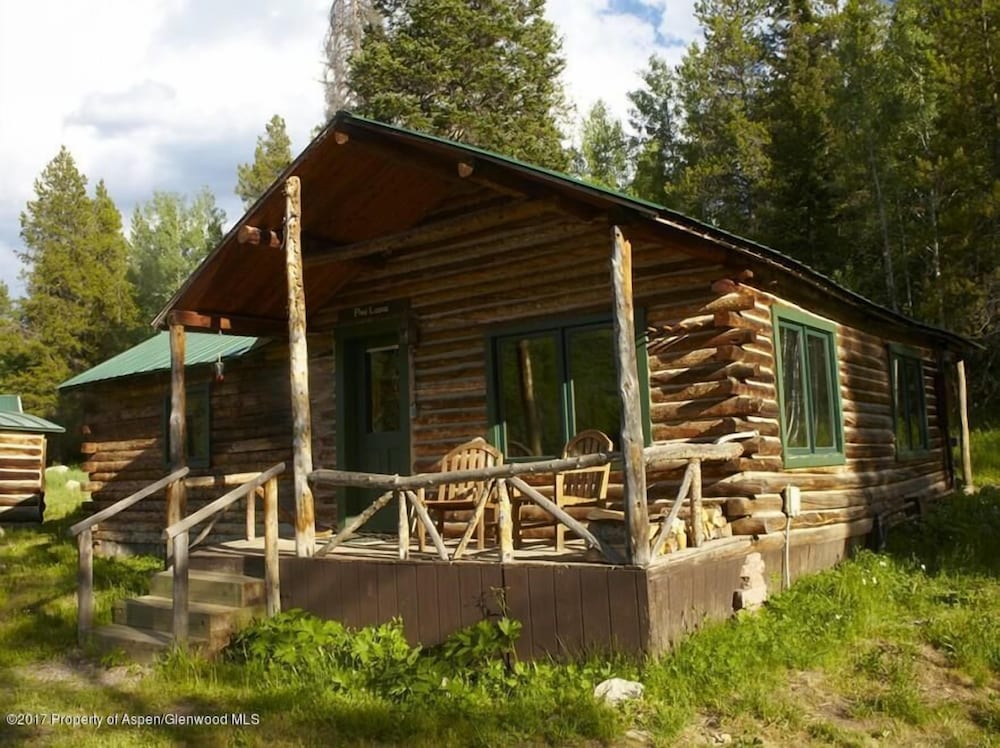 Pine Lodge Cabin