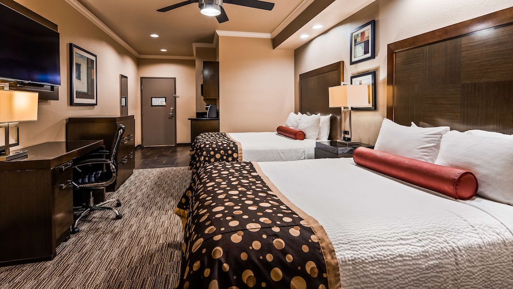 Standard Room, 2 Queen Beds, Non Smoking, Refrigerator & Microwave - Photo 3