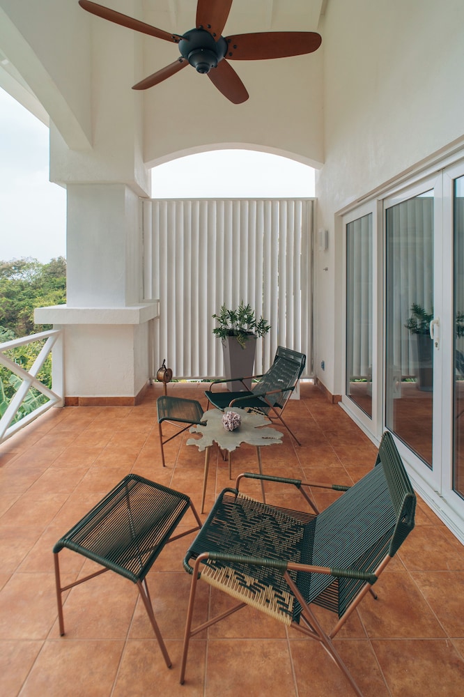 Ocean View Premium King Suite photo 3