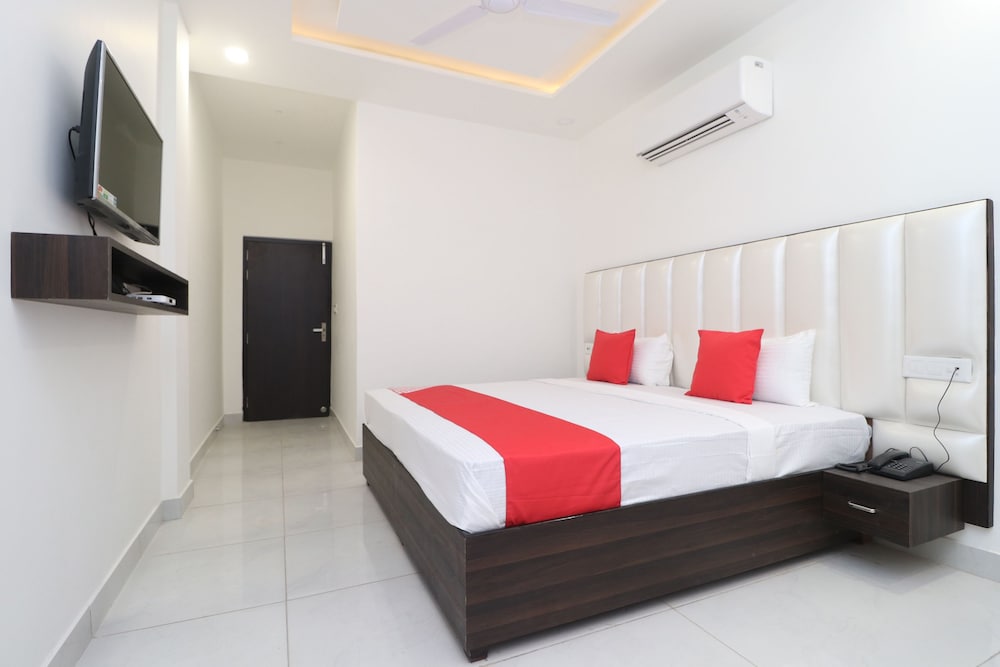 Deluxe Double or Twin Room, 1 King Bed photo 3