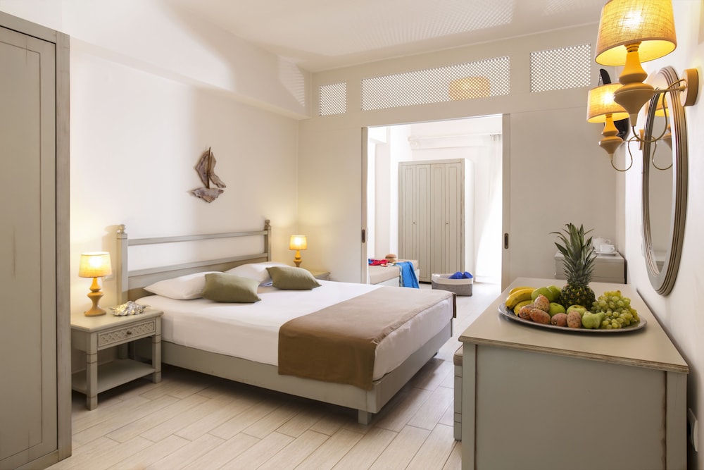 Family Room, Balcony, Sea View in Almyrida Beach Hotel photo 1