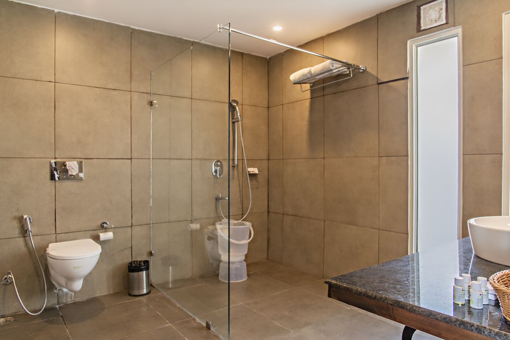 Suite - Photo 3