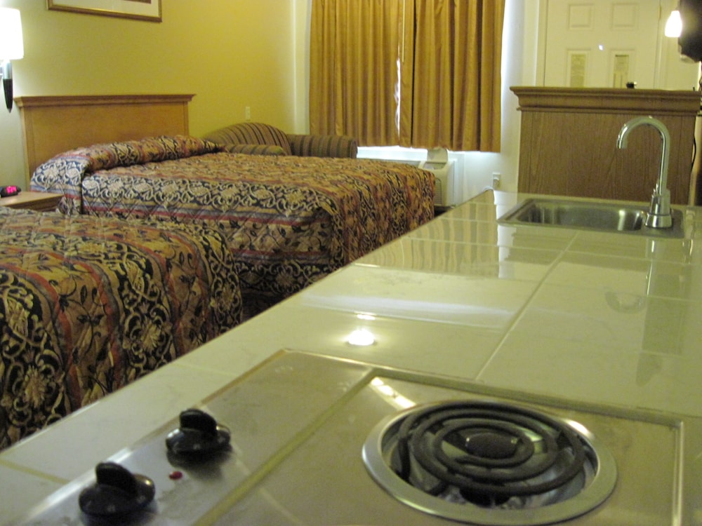 Deluxe Room, 1 King Bed, Smoking - Photo 3