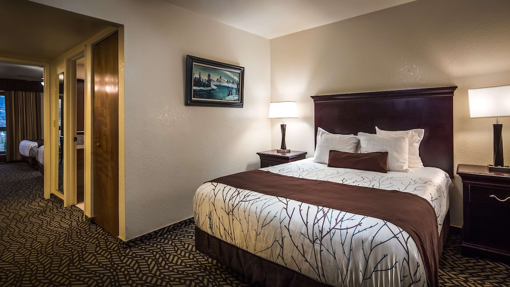 Family Suite, Multiple Beds, Non Smoking photo 3