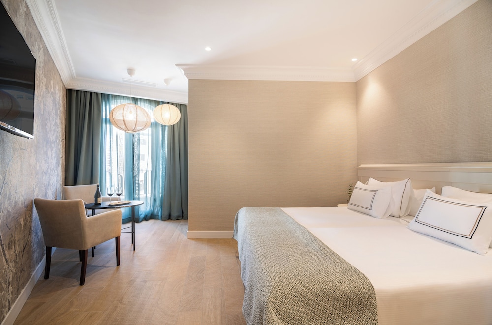 Premium Room (Plaza Views)