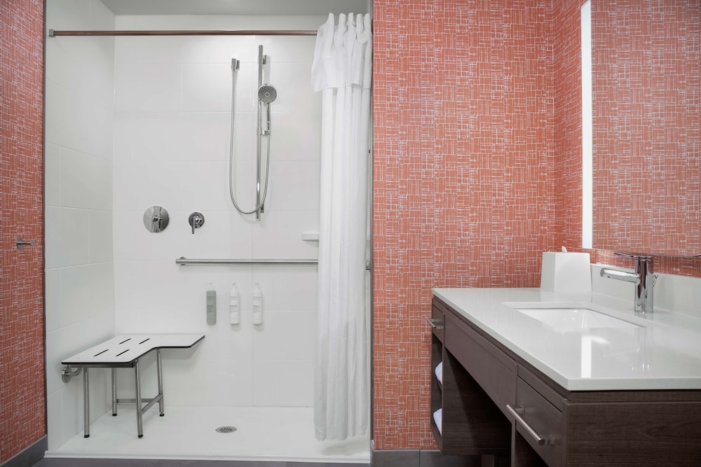 Suite, 1 King Bed, Accessible (Roll-In Shower) - Photo 6