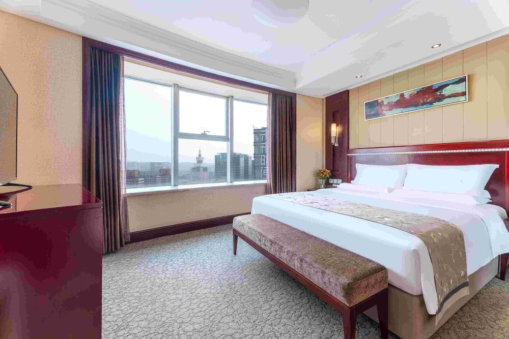 Executive Suite - Photo 4