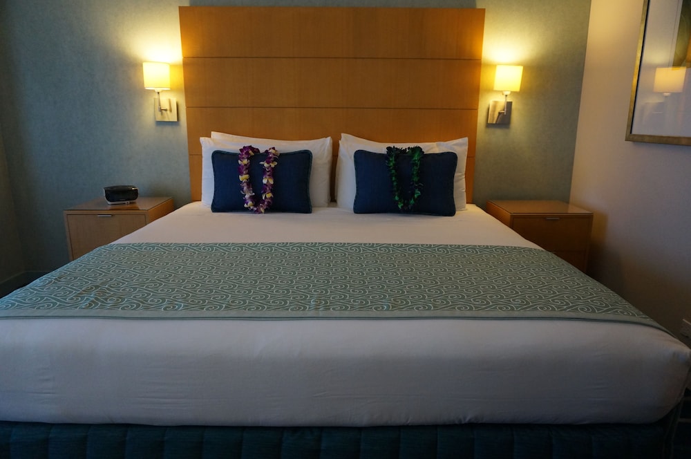 Superior Room (Waikiki Tower Run of House) photo 2