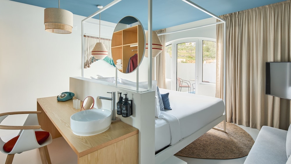 Premium Room, 1 King Bed, Balcony