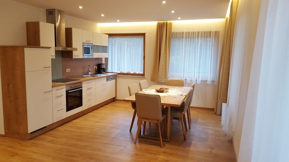Apartment, 3 Bedrooms (2 Bathrooms) photo 3