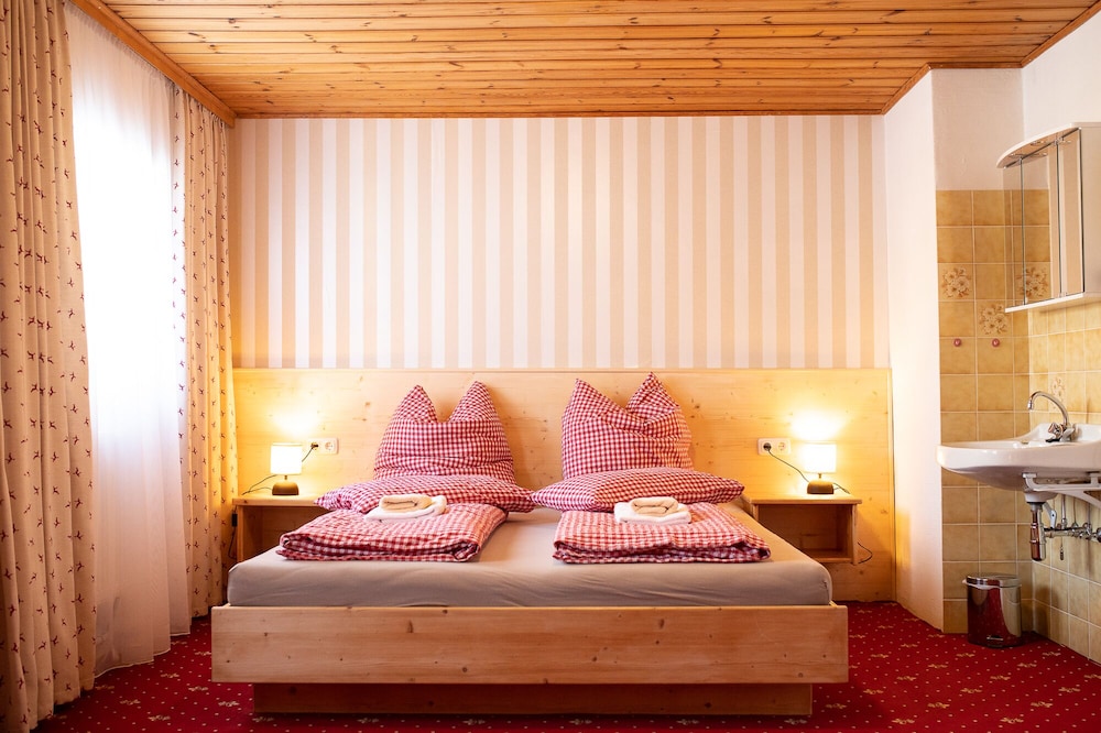 Traditional Quadruple Room photo 1