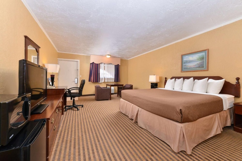 Deluxe Room, 1 King Bed