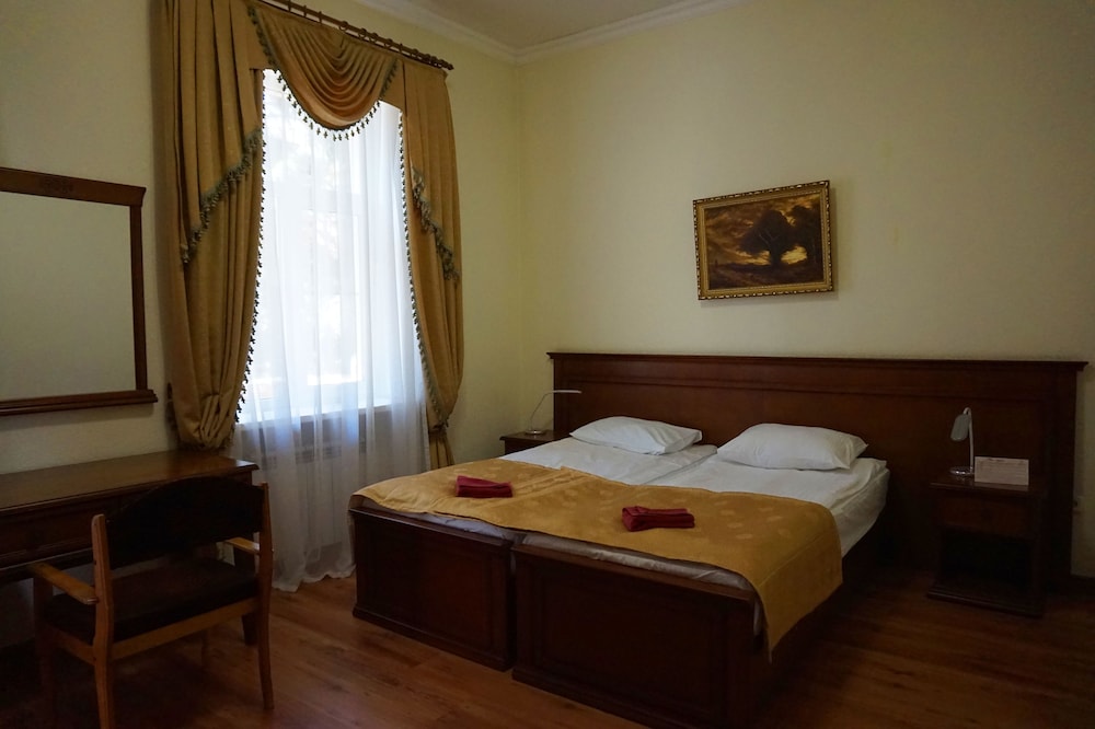 Suite with Treatment