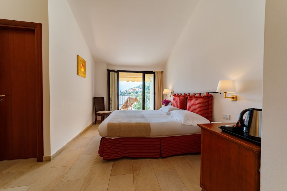 Deluxe Room - Photo 6