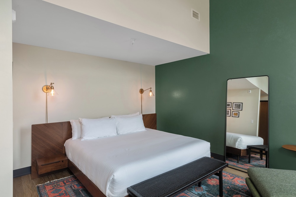 Deluxe Room, Soaking Tub, Mountain View photo 3