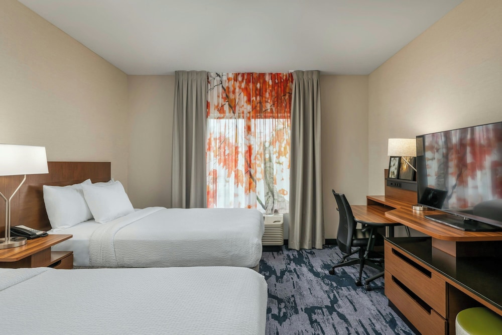 Room, 2 Queen Beds (Mobility Accessible, Tub) photo 2