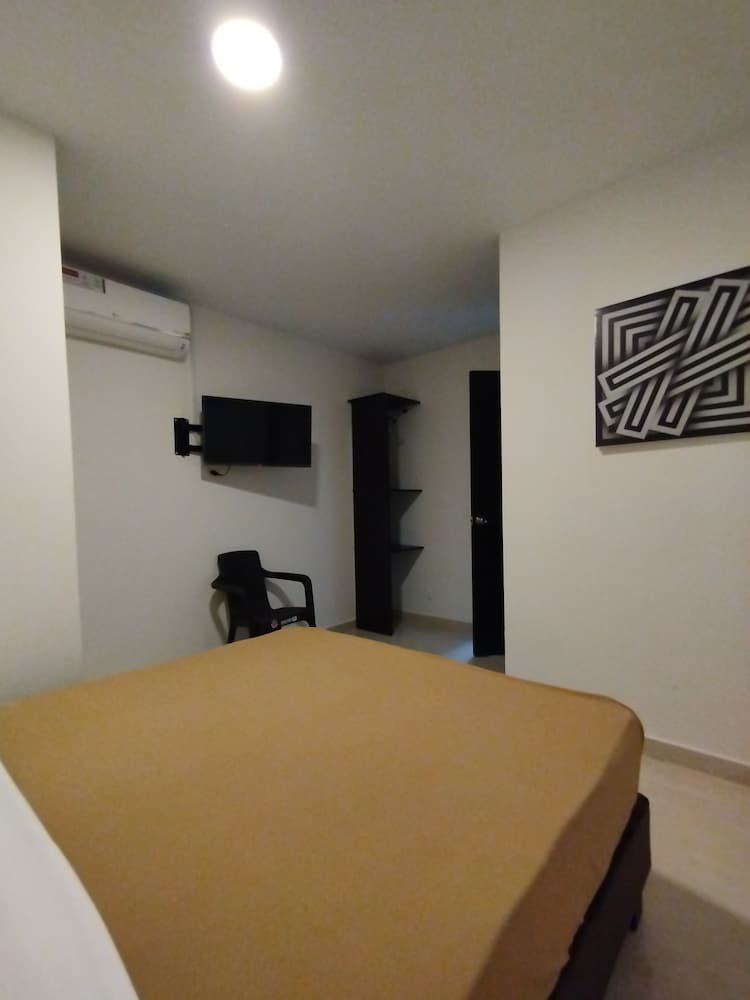 Basic Room, 1 Bedroom, Ensuite, Tower photo 3