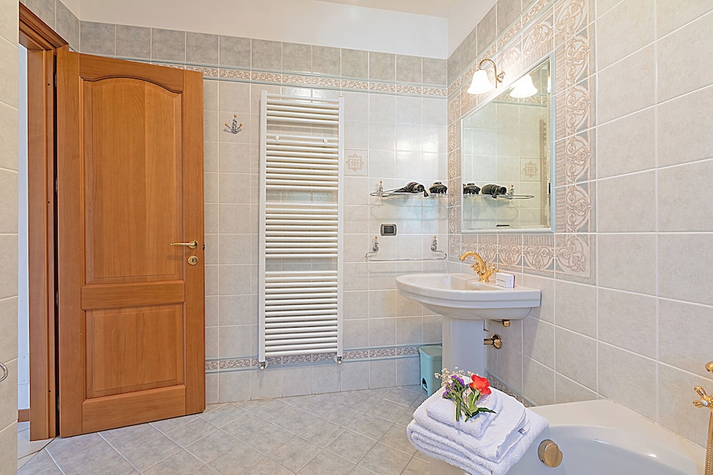 Family House, Multiple Bedrooms, 2 Bathrooms, Mountainside (Comfortable House With Pool&Lovely) photo 2