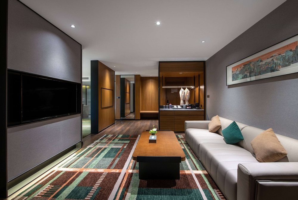 Room, 1 King Bed, Garden View