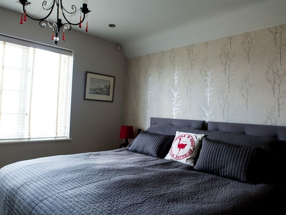 Deluxe Suite, Ensuite photo 3