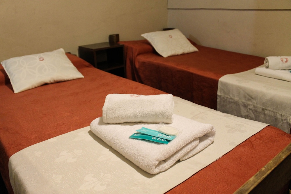 Basic Twin Room, 2 Twin Beds, Non Smoking photo 2