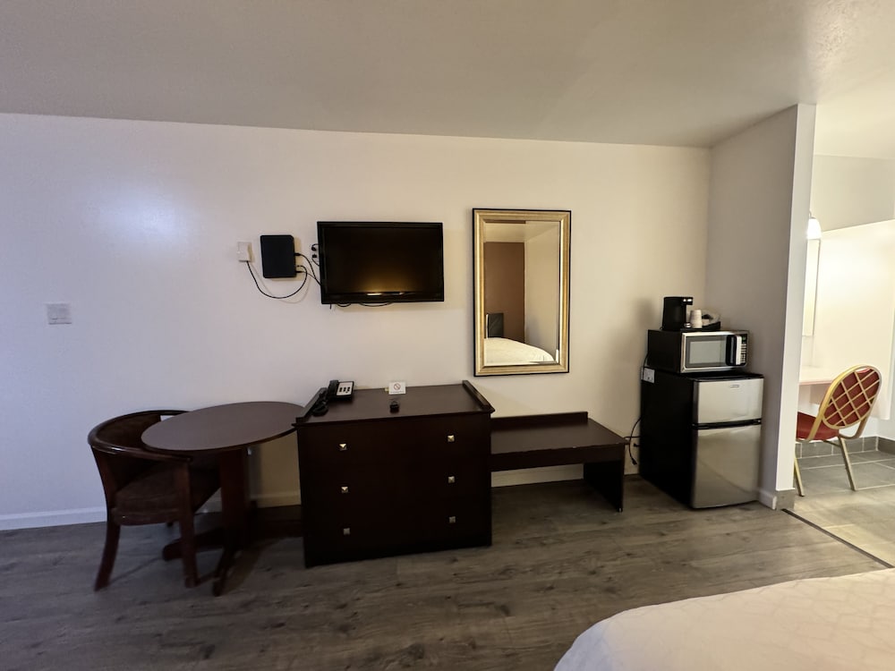 Two Double Queen Bed Room photo 3