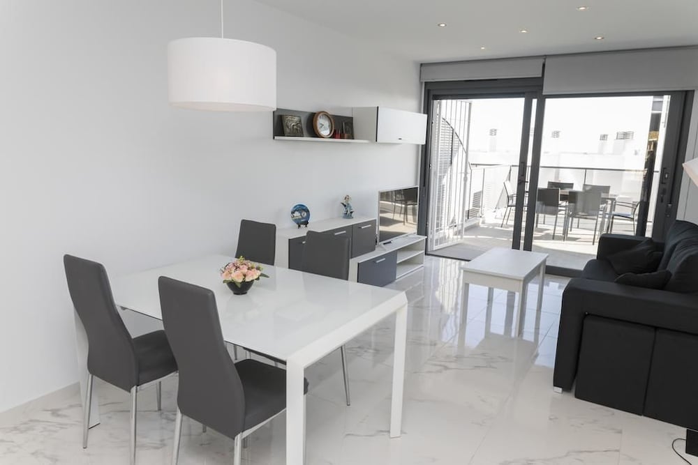 Apartamento, 2 habitaciones, terraza, vista al mar