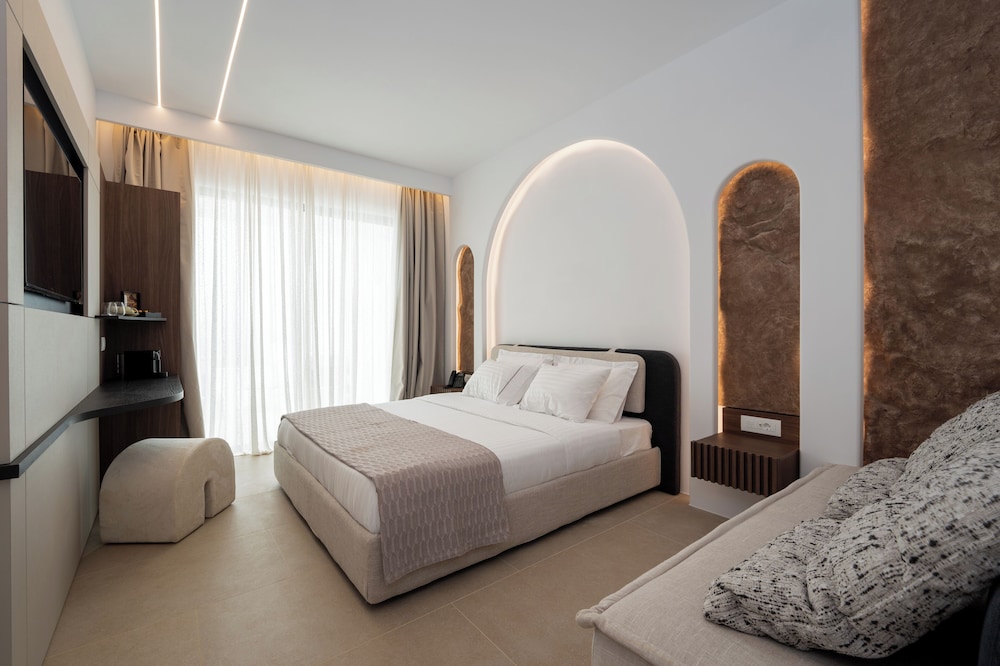 Deluxe Suite Sea View with Private Pool - Photo 1