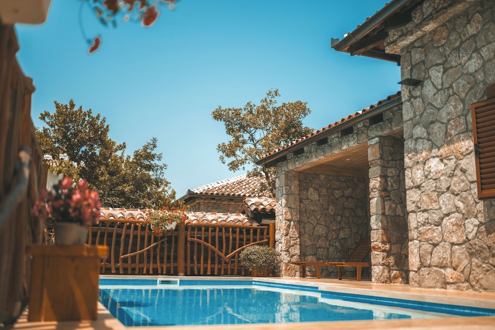 TWO BEDROOM VILLA WITH PRIVATE POOL photo 2