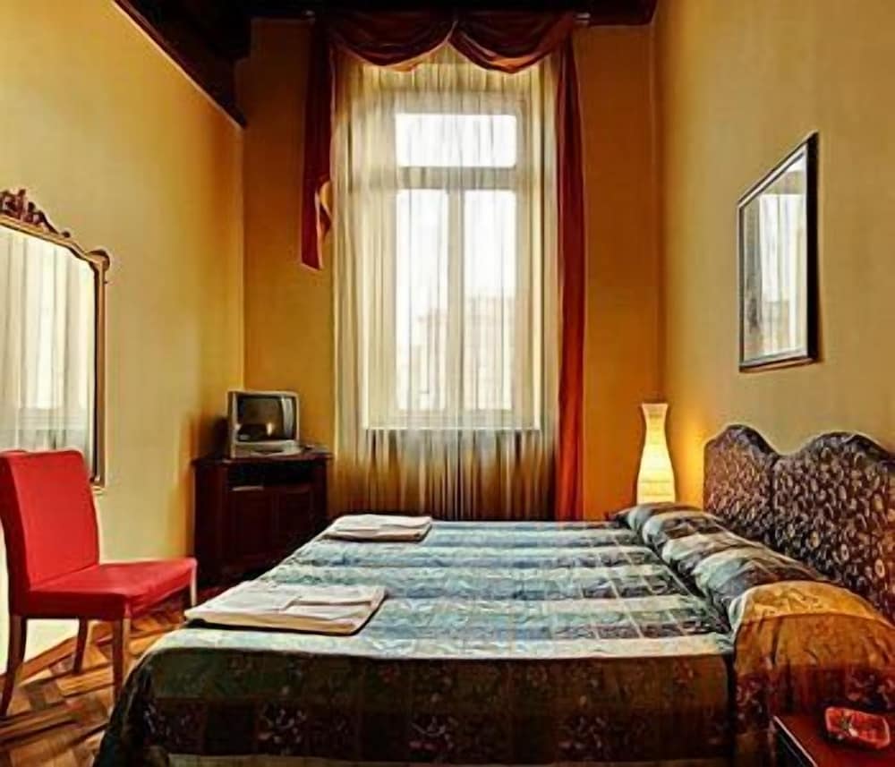 Suite, Private Bathroom