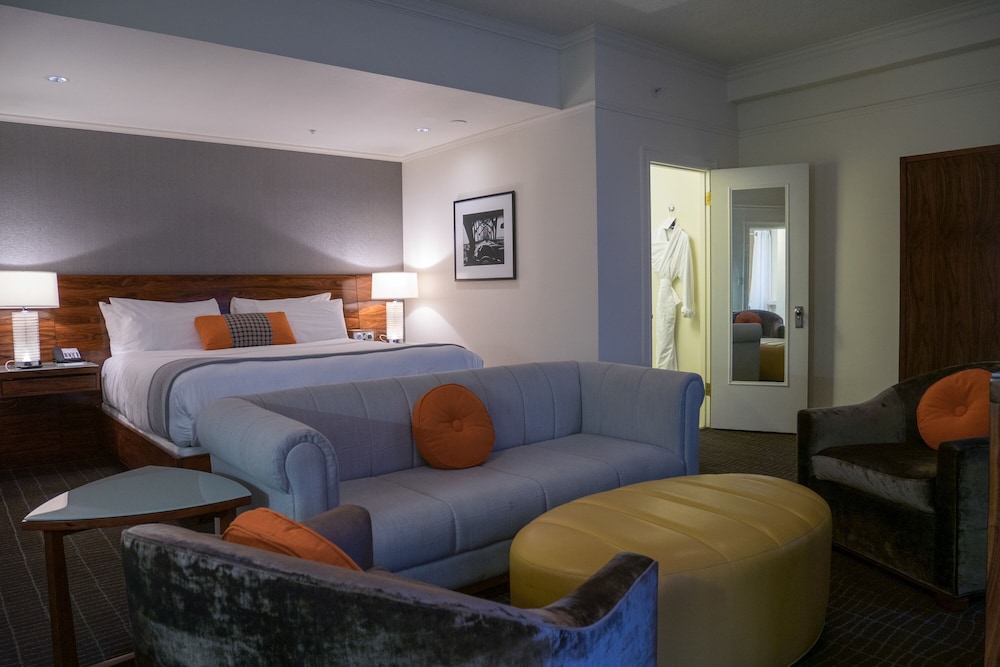 Junior Suite, 1 King Bed - Photo 1